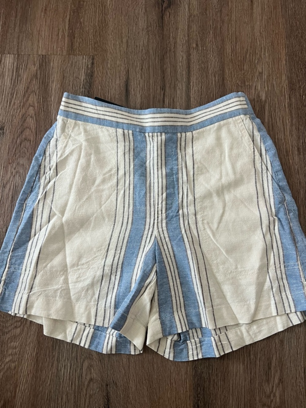 NWT Banana Republic Cream Shorts with Blue Stripes XS